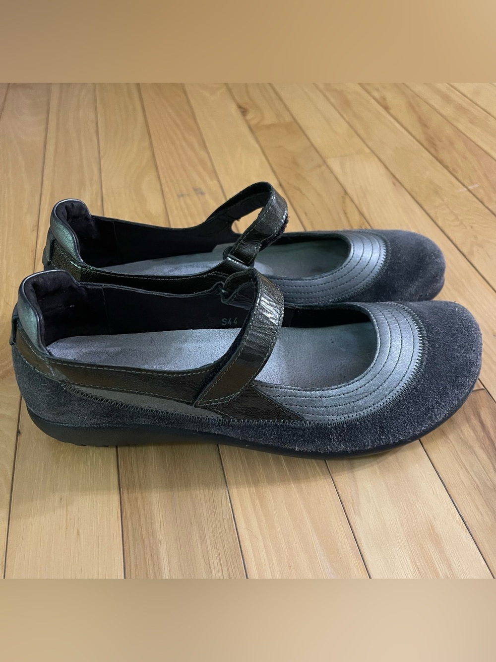 Naot Kirei Mary Jane Flats Shoes Metallic Gray Womens EU 41 US 10